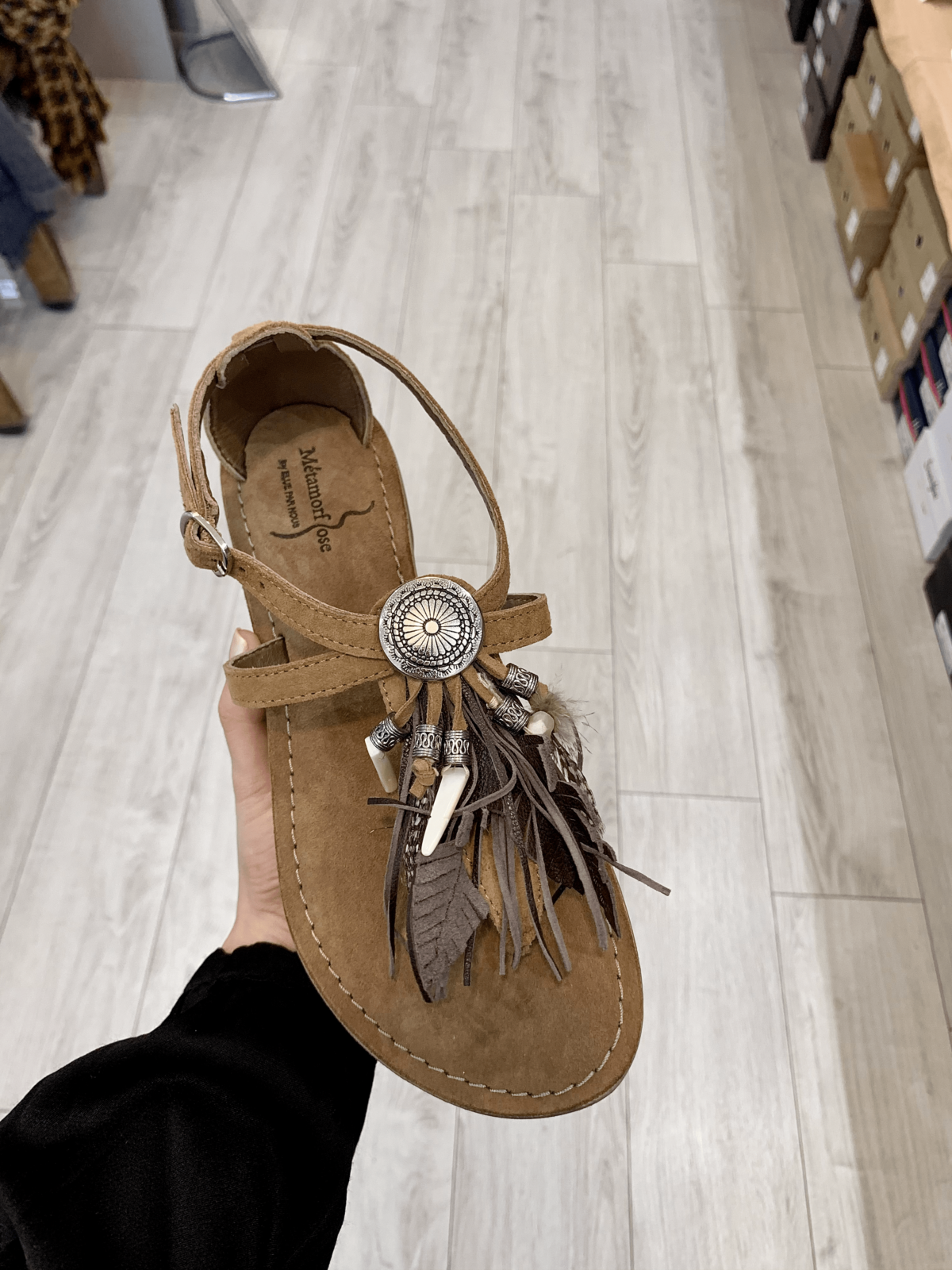 sandales avec attache